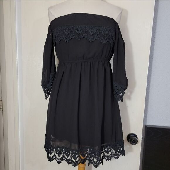 Umgee off shoulder lace trim dress sz small  - Picture 3 of 7